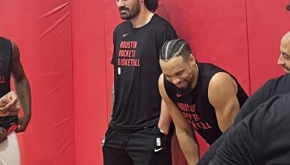 开云体育官网-若得8+3控卫，火箭中锋短板迎刃而解？阿门重回4号位，斯通精明